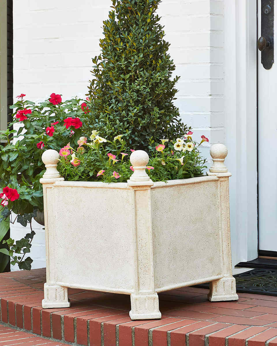 Neoclassical 22" Outdoor Planter